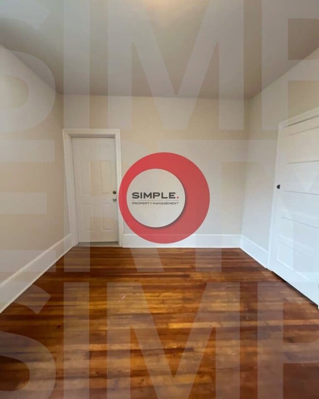 Building Photo - 556 Main St