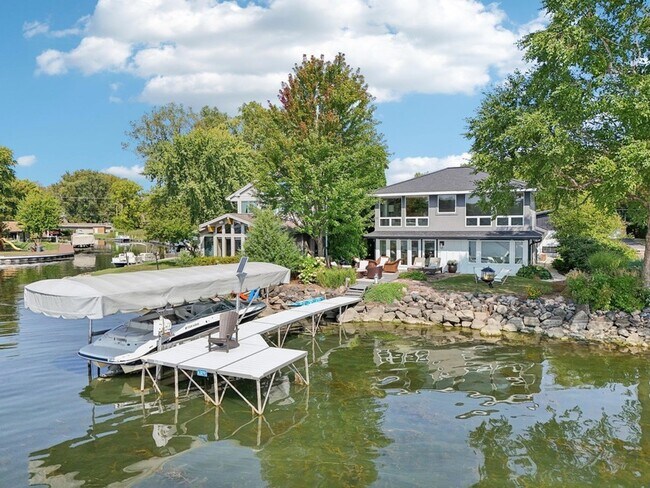 Building Photo - 2800 Tomahawk Ct