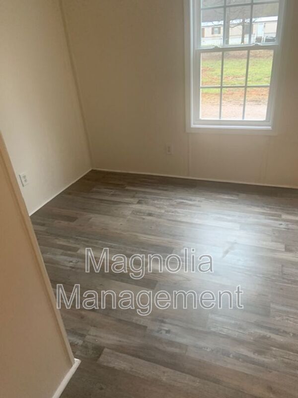 Building Photo - 105 Limer Ln