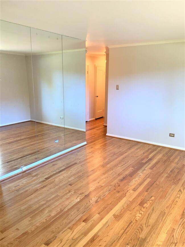 Building Photo - 525 Jackson St