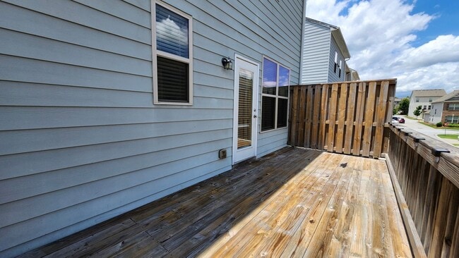 Building Photo - Modern Corner-Lot Townhome in Berkeley Vil...