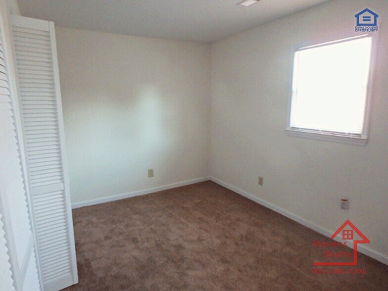 Building Photo - 500 Skyline Dr