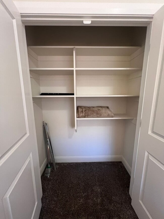 Building Photo - 8 Month Term Furnished Townhome In Hurricane