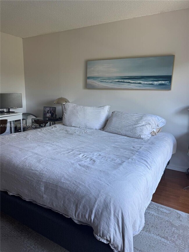 Building Photo - 10233 NW 52nd Ln