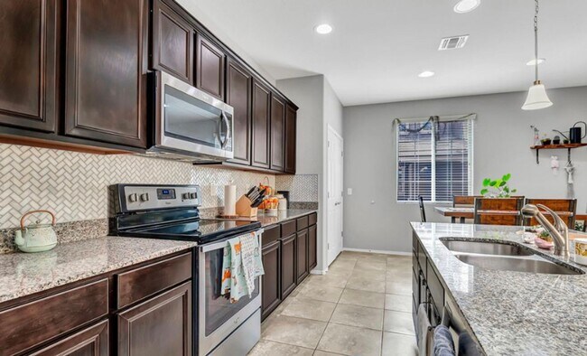 Building Photo - Lovely 3Bedroom/ 2.5 Bath Mesa Home!