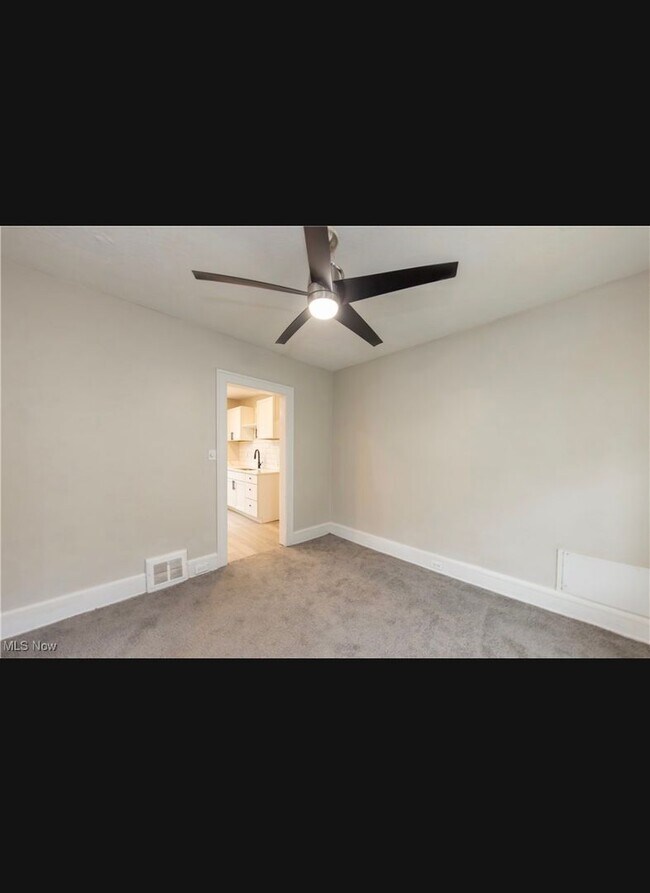 Building Photo - Charming 4-Bedroom Property in Prime Location