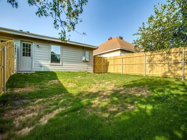 Building Photo - 8106 Tanner Ave