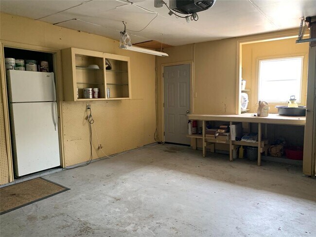 Building Photo - 1817 Saxony Ln