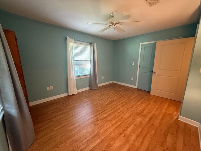 Building Photo - 303 Interbay Ave