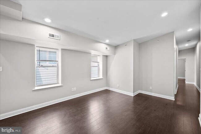 Building Photo - 1325 N Franklin St