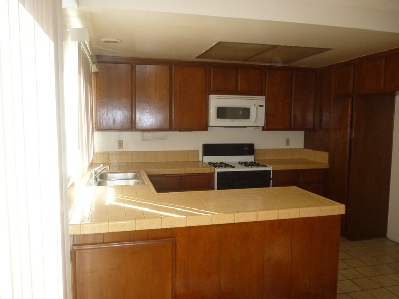 Building Photo - 2286 Pacific Ave