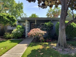 Building Photo - Fully Furnished and Move In Ready!