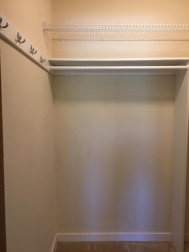 Building Photo - 1 Cedar Ct