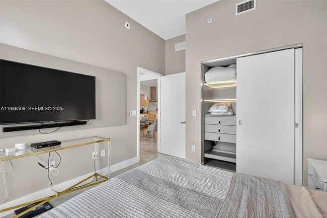 Building Photo - 16385 Biscayne Blvd