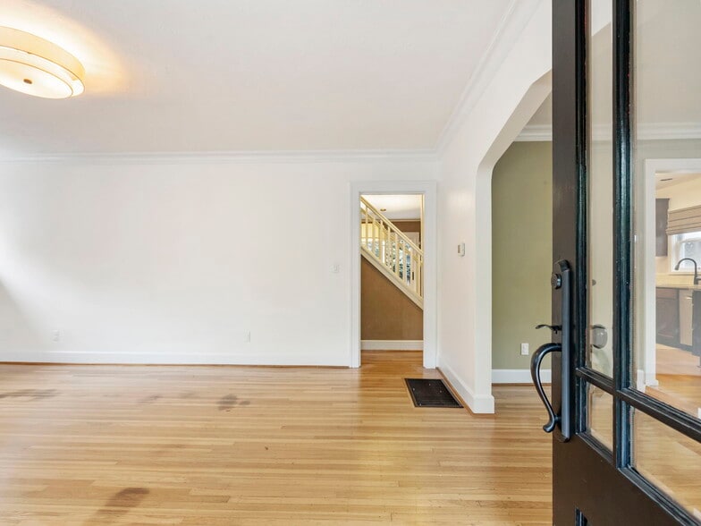 Building Photo - 2605 NE 35th Ave
