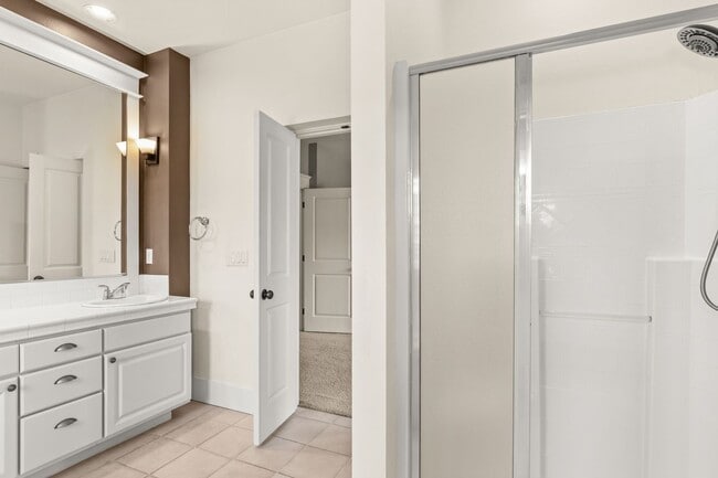 Building Photo - Must See! Luxury Townhome in West Sylvan Hills - Clubhouse/Pool/Garage!