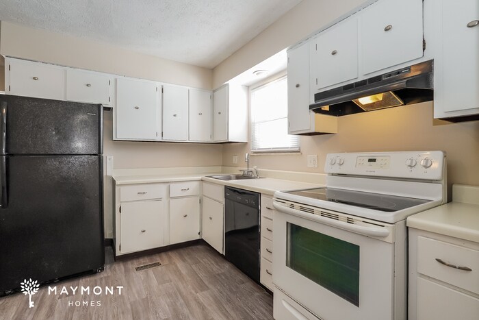 Building Photo - 3471 Simmons Dr