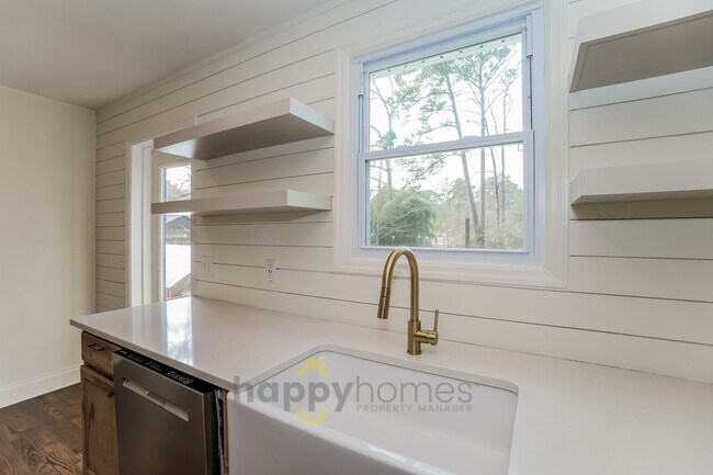 Building Photo - 3 Bedroom, 1 Bath Home in Johns Island featuring Outdoor Shower, Flex Loft Space & NO HOA