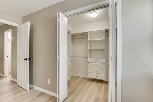 Building Photo - 454 Windtree Pl