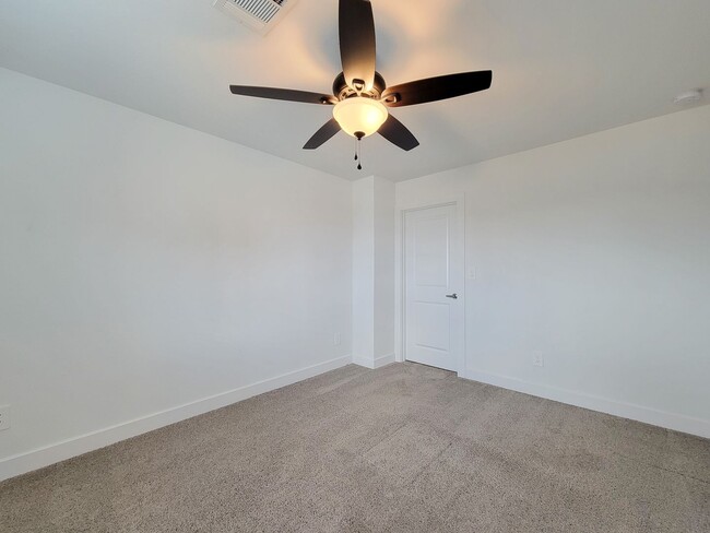 Building Photo - Very functional floor plan, has game room/home office, covered back patio on a big lot. Primary o...