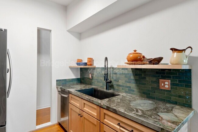 Building Photo - 3972 Jackdaw St