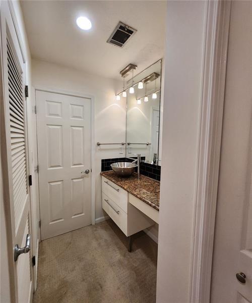 Building Photo - 23311 Plantation Dr NE