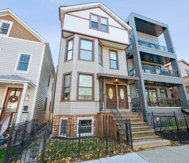 Primary Photo - 1753 W Cornelia Ave