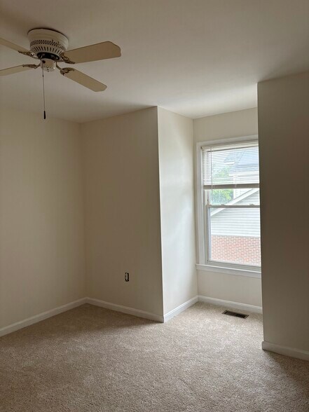 Building Photo - 14208 Greenview Dr