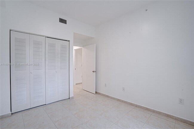 Building Photo - 7200 NW 114th Ave