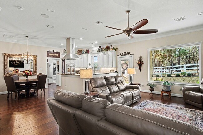 Building Photo - 15569 Crown Oaks Dr