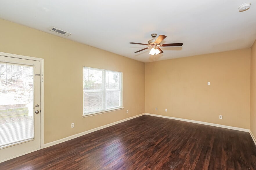 Building Photo - 498 Highland Falls Dr