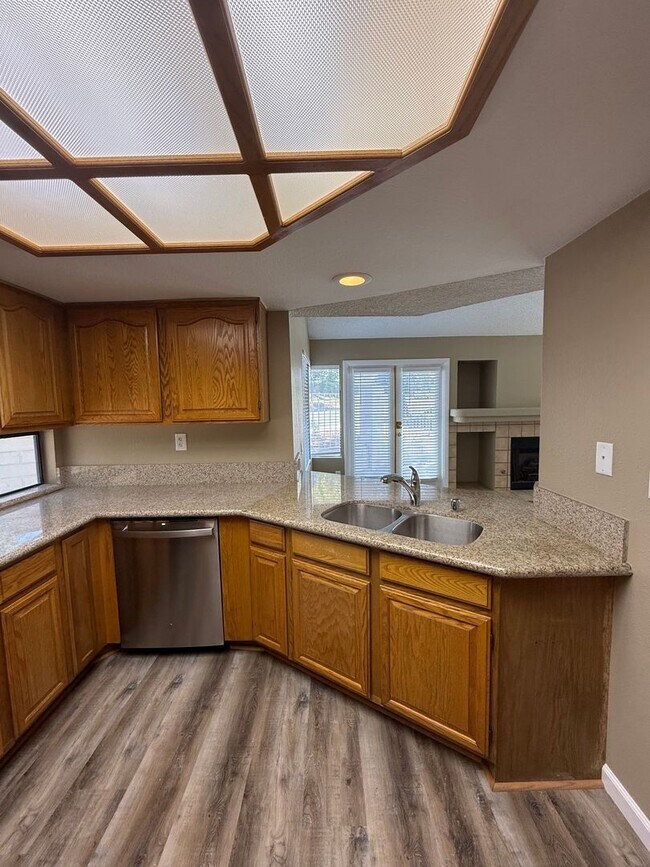 Building Photo - TWO BEDROOM TOWNHOME IN THE LAKES WITH GARAGE AND ATTACHED CARPORT