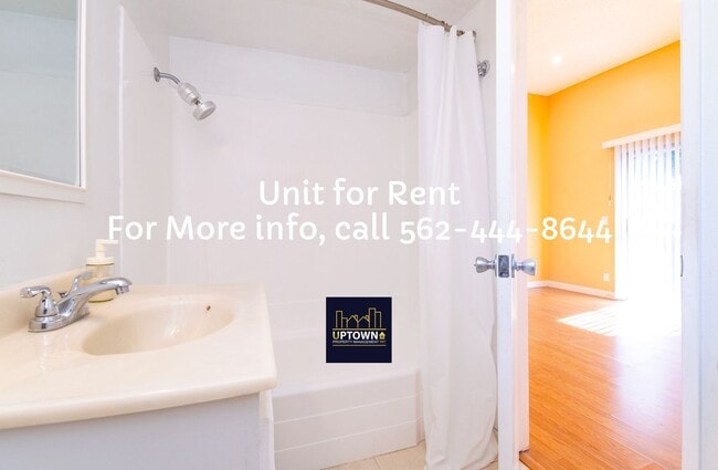 Building Photo - Townhome - 3 Bedrooms-2 Baths - Santa Ana