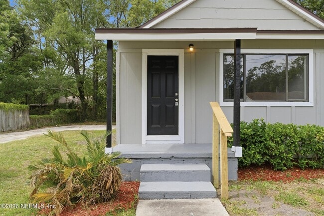 Building Photo - 3055 2nd St Cir