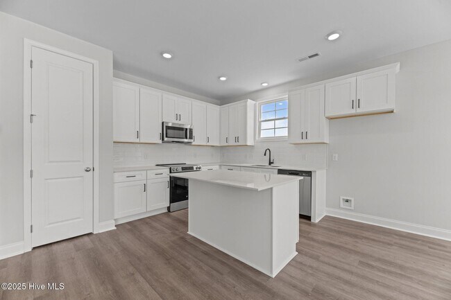 Building Photo - 1001 Tawney Trce