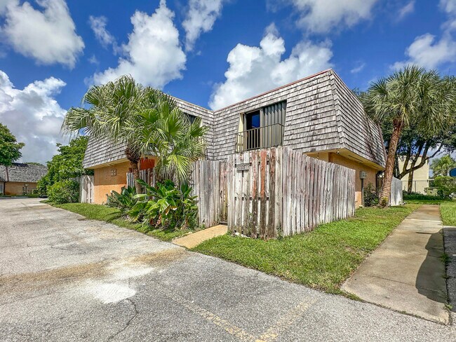 Primary Photo - 166 Lake Arbor Dr