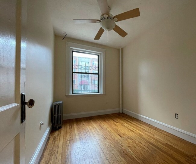 Building Photo - 240 Kelton St