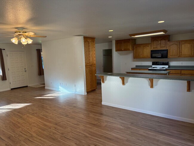 Building Photo - 310 Barbara Ave