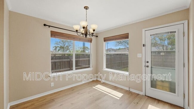 Building Photo - 2432 Medina Dr