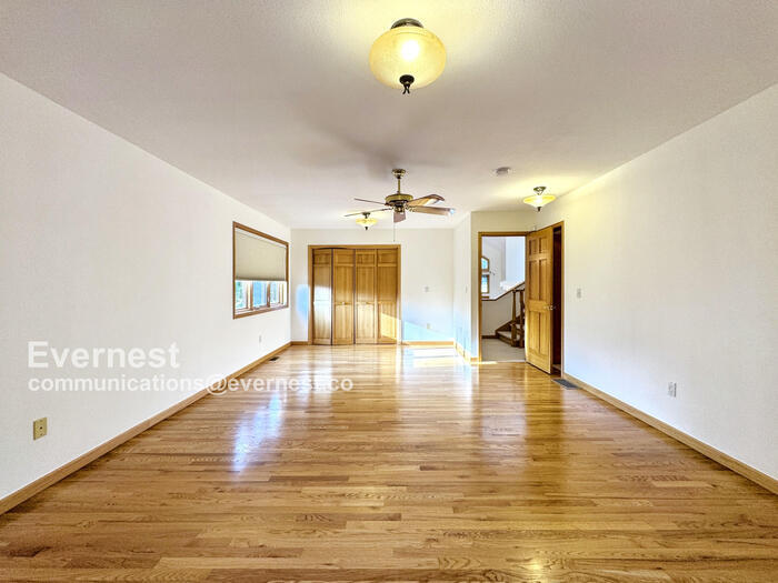 Building Photo - 990 Utica Cir