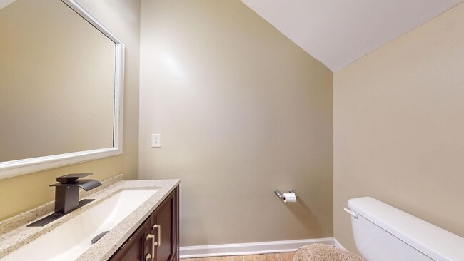 Building Photo - Nice 4 Bedroom Home in Solamere