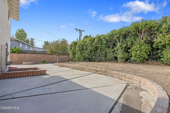 Building Photo - 2087 Rhoda St