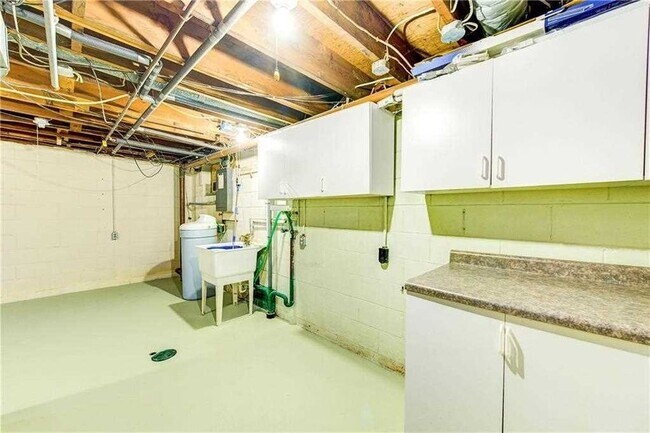 Building Photo - 3254 Kenilworth Dr