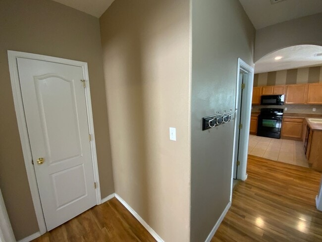 Building Photo - 3 Bedroom Single Story Home Available Near...