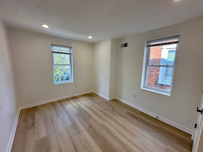 Building Photo - Fully renovated, bright, and spacious 3-bedroom, 1.5-bath home in an amazing location.