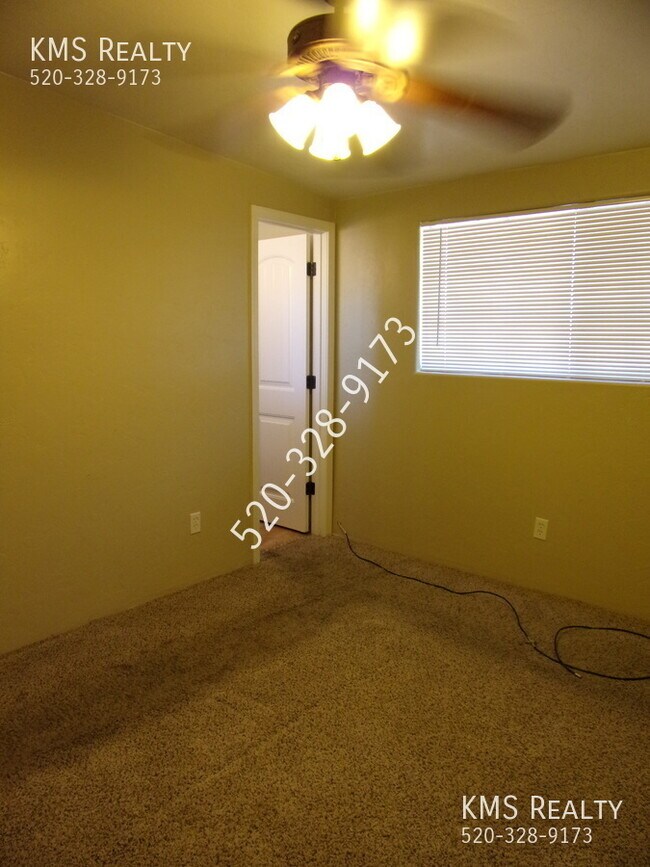 Building Photo - 5625 S Irving Dr