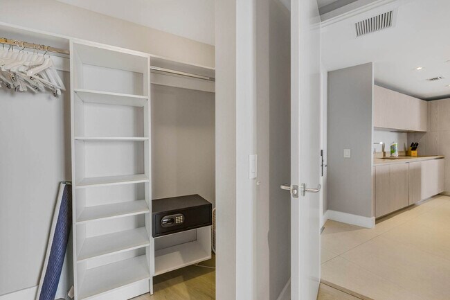 Building Photo - 4111 S Ocean Dr
