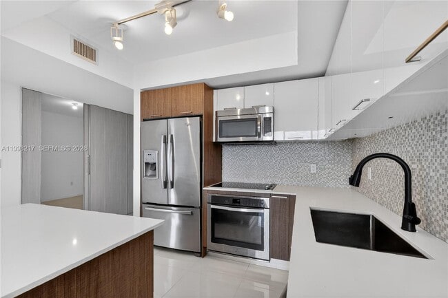 Building Photo - 5252 NW 85th Ave