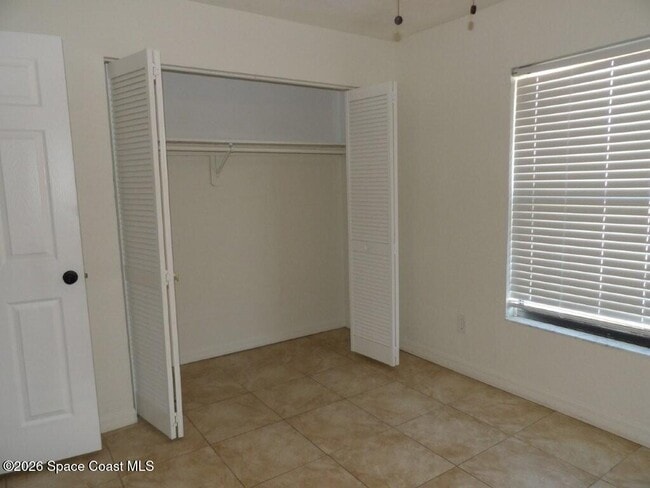 Building Photo - 752 Gelaso St SW