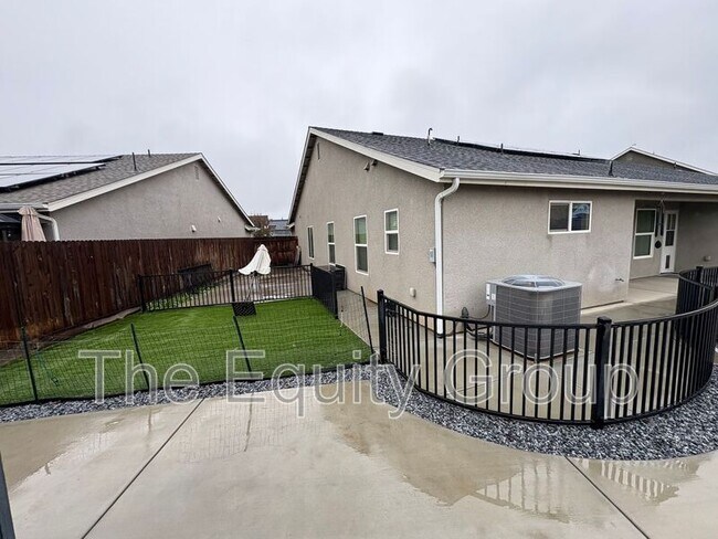 Building Photo - 4201 W Wren Ave